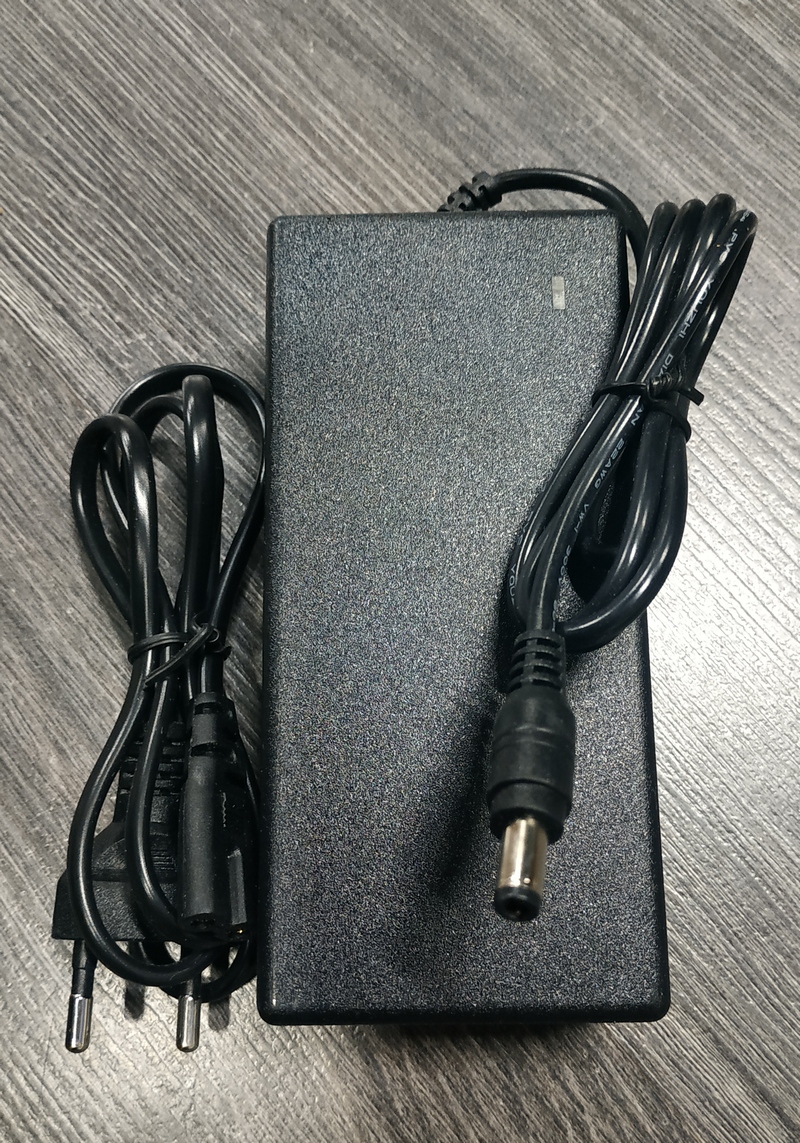 Сетевое зарядное устройство xDevice 42V/1,5 A